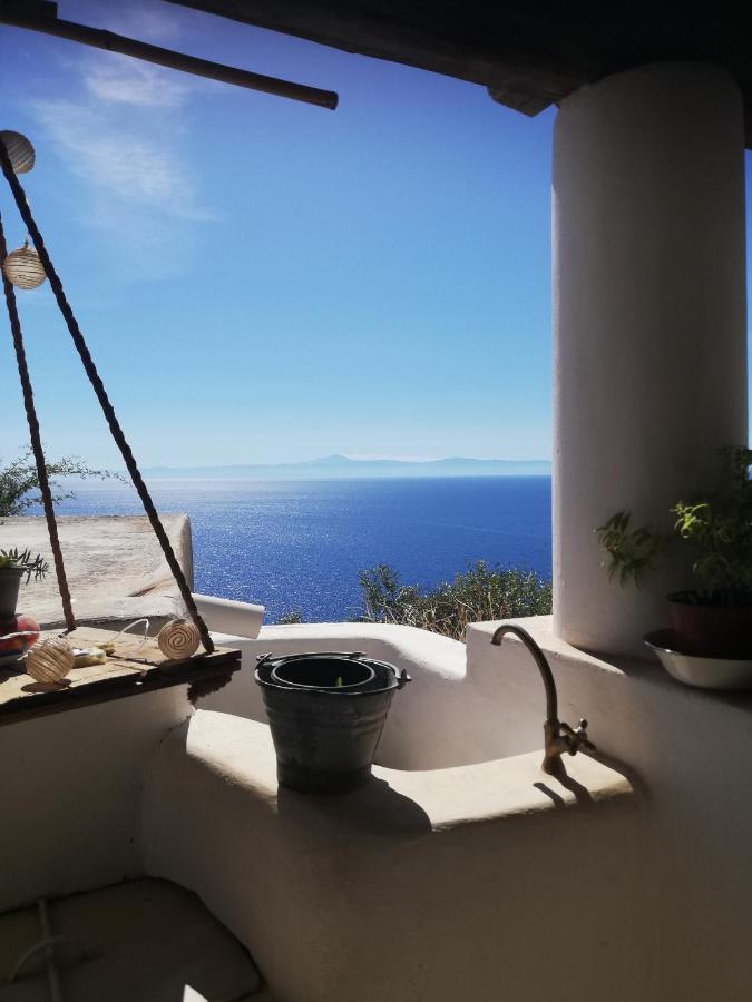 Alicudi Giardino Dei Carrubi- Al Gradino 365 Bed & Breakfast Exterior photo