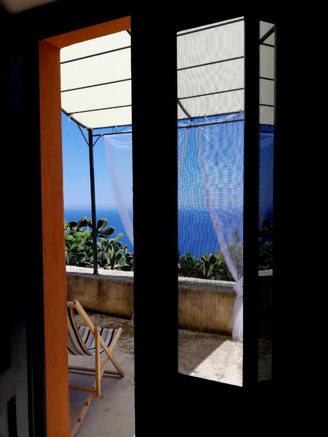 Alicudi Giardino Dei Carrubi- Al Gradino 365 Bed & Breakfast Exterior photo